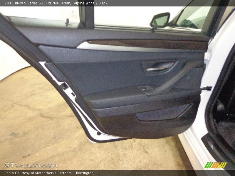 Alpine White / Black 2011 BMW 5 Series 535i xDrive Sedan