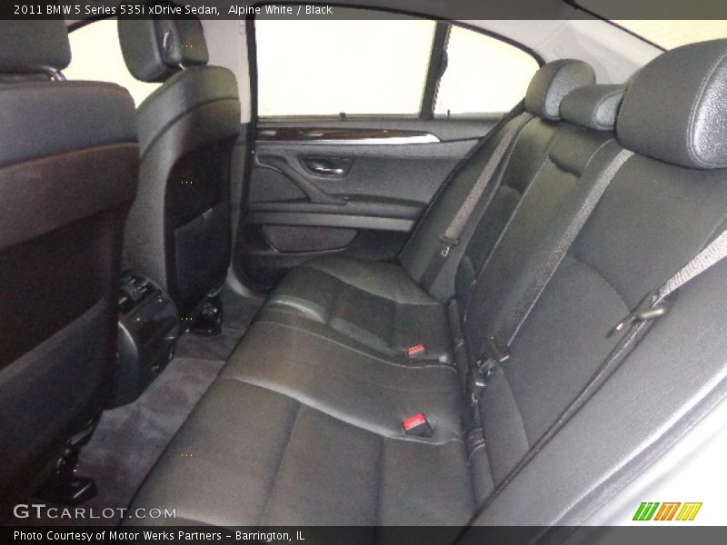 Alpine White / Black 2011 BMW 5 Series 535i xDrive Sedan