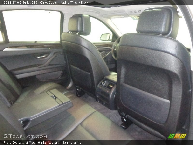Alpine White / Black 2011 BMW 5 Series 535i xDrive Sedan