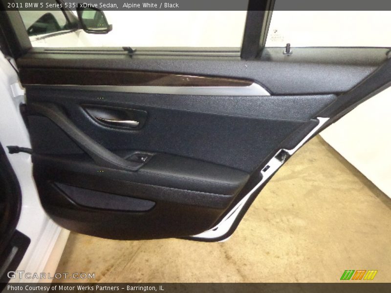 Alpine White / Black 2011 BMW 5 Series 535i xDrive Sedan