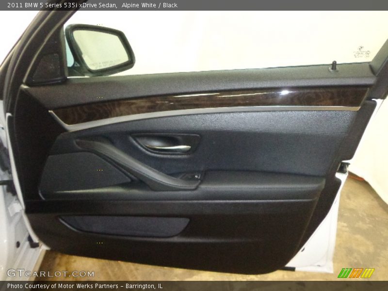 Alpine White / Black 2011 BMW 5 Series 535i xDrive Sedan