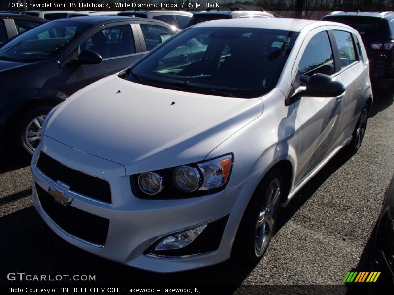 White Diamond Tricoat / RS Jet Black 2014 Chevrolet Sonic RS Hatchback