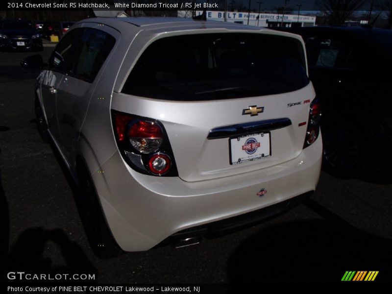 White Diamond Tricoat / RS Jet Black 2014 Chevrolet Sonic RS Hatchback