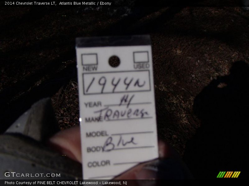 Atlantis Blue Metallic / Ebony 2014 Chevrolet Traverse LT