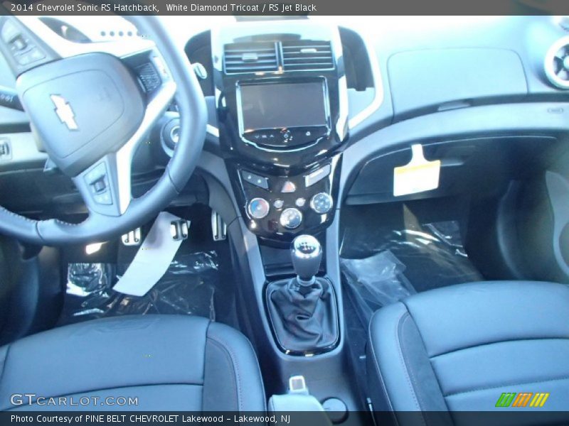 White Diamond Tricoat / RS Jet Black 2014 Chevrolet Sonic RS Hatchback
