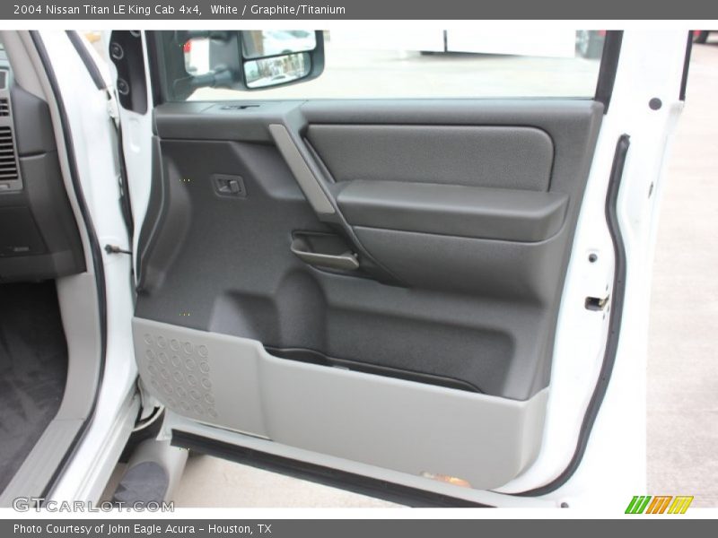White / Graphite/Titanium 2004 Nissan Titan LE King Cab 4x4