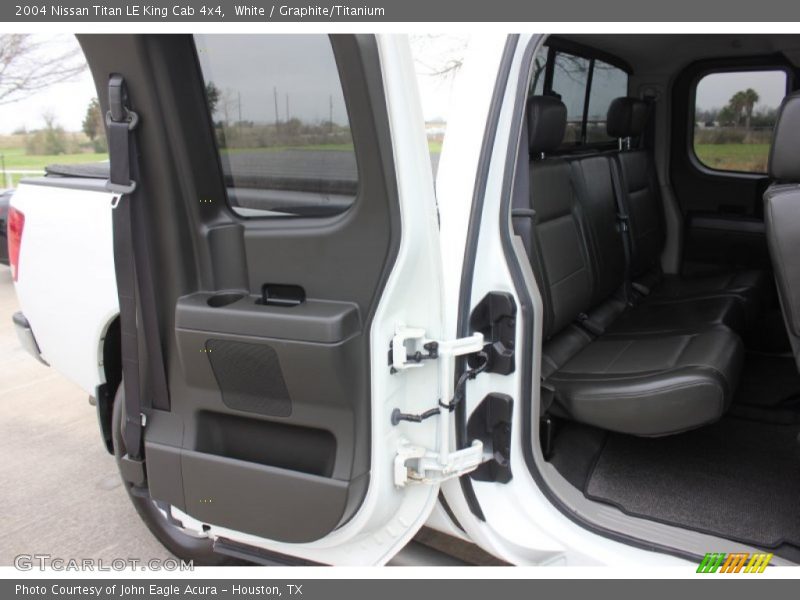 White / Graphite/Titanium 2004 Nissan Titan LE King Cab 4x4