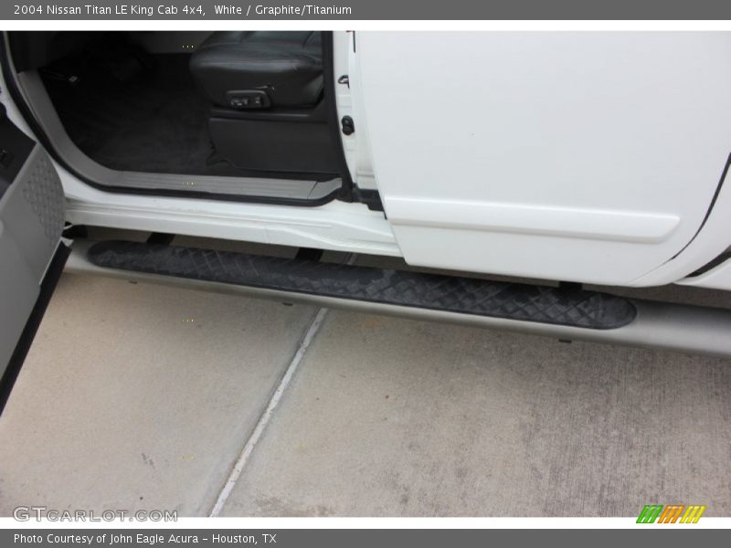 White / Graphite/Titanium 2004 Nissan Titan LE King Cab 4x4