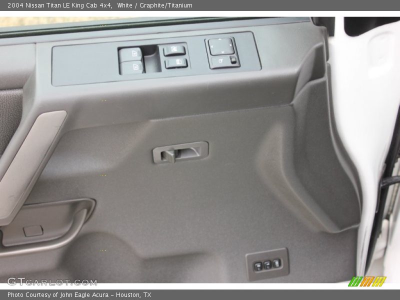 White / Graphite/Titanium 2004 Nissan Titan LE King Cab 4x4