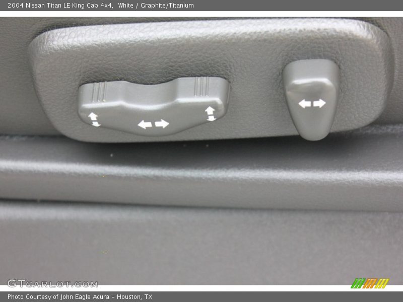 White / Graphite/Titanium 2004 Nissan Titan LE King Cab 4x4