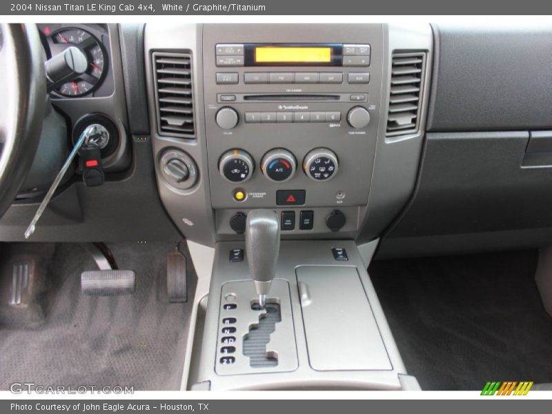 White / Graphite/Titanium 2004 Nissan Titan LE King Cab 4x4