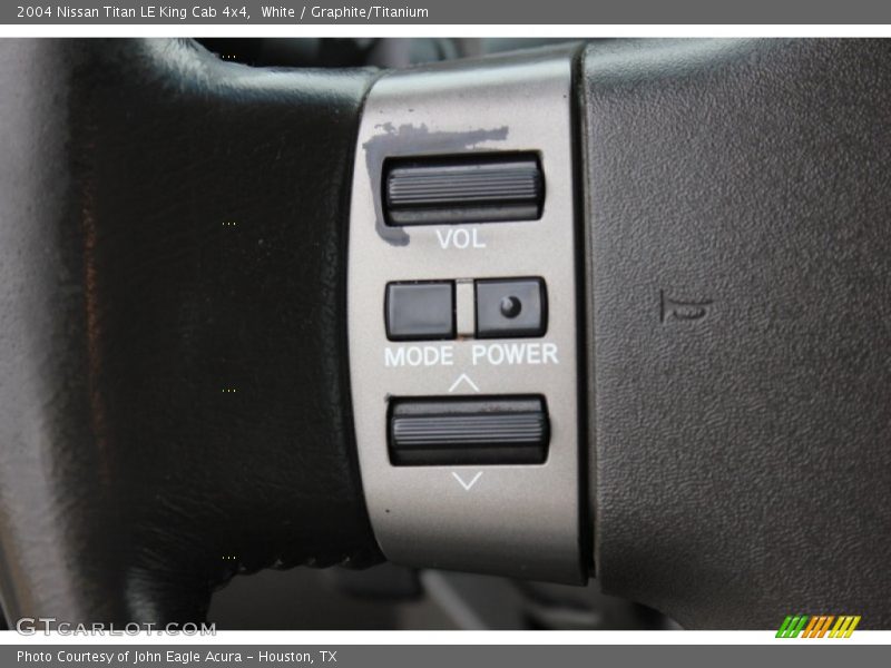 White / Graphite/Titanium 2004 Nissan Titan LE King Cab 4x4
