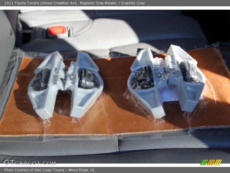 Magnetic Gray Metallic / Graphite Gray 2011 Toyota Tundra Limited CrewMax 4x4