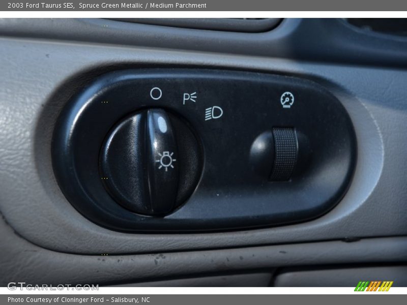 Spruce Green Metallic / Medium Parchment 2003 Ford Taurus SES