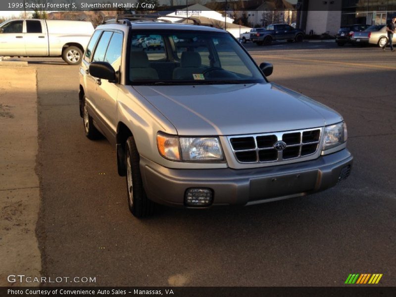 Front 3/4 View of 1999 Forester S