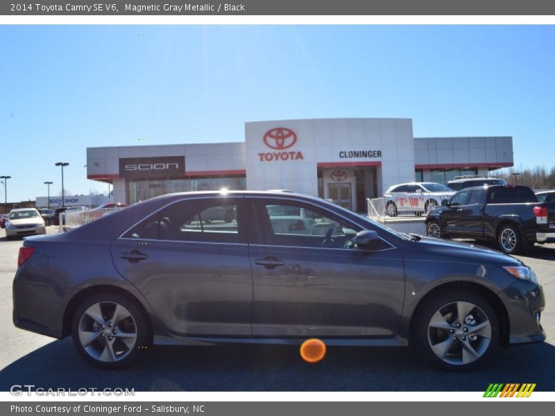 Magnetic Gray Metallic / Black 2014 Toyota Camry SE V6