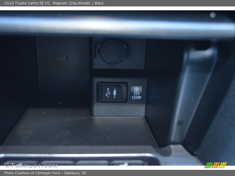 Magnetic Gray Metallic / Black 2014 Toyota Camry SE V6