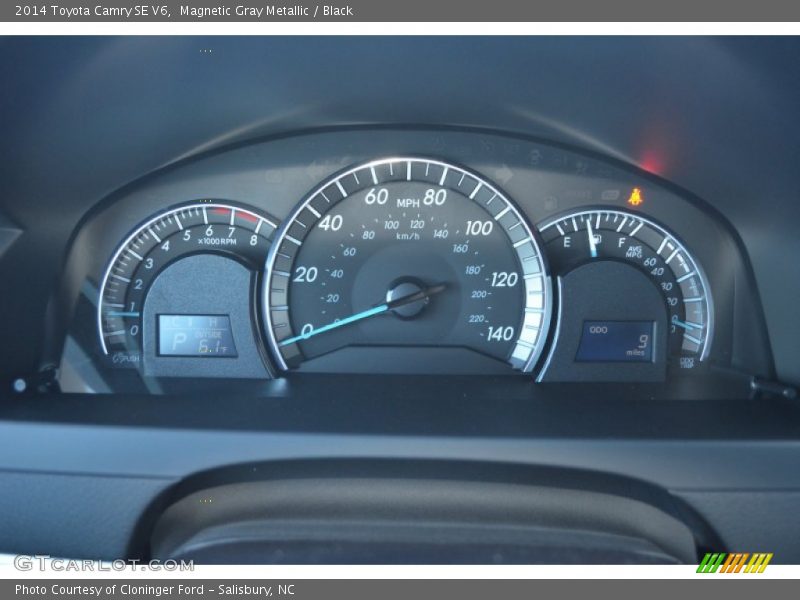 Magnetic Gray Metallic / Black 2014 Toyota Camry SE V6