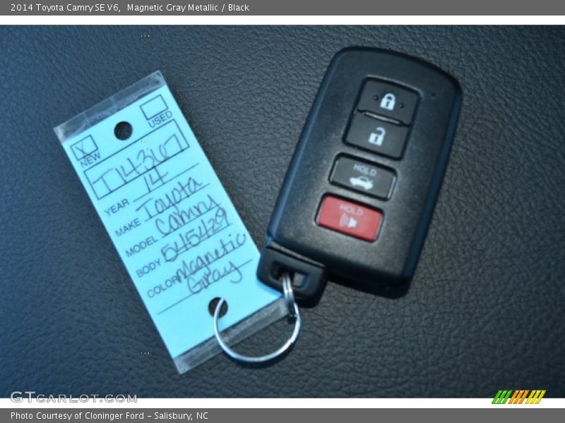 Magnetic Gray Metallic / Black 2014 Toyota Camry SE V6