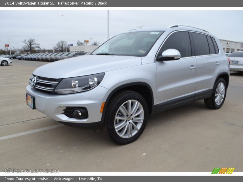 Reflex Silver Metallic / Black 2014 Volkswagen Tiguan SE