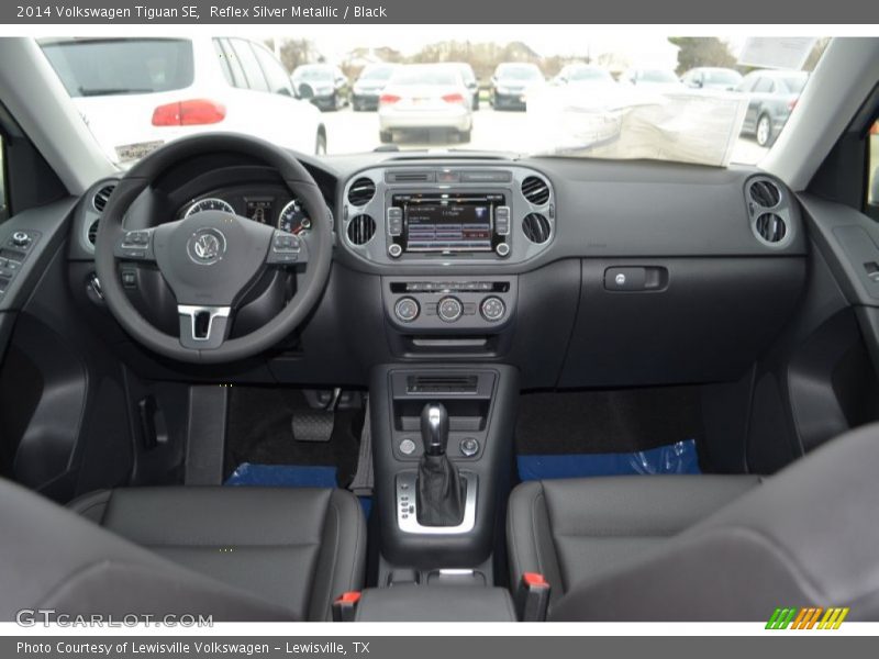 Reflex Silver Metallic / Black 2014 Volkswagen Tiguan SE