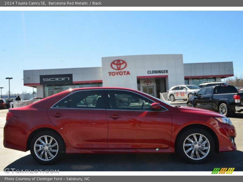 Barcelona Red Metallic / Black 2014 Toyota Camry SE