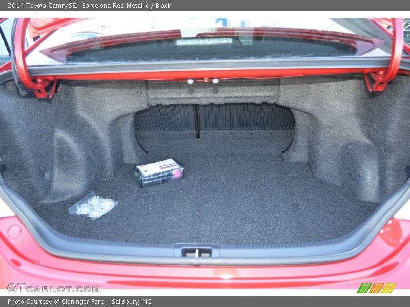Barcelona Red Metallic / Black 2014 Toyota Camry SE