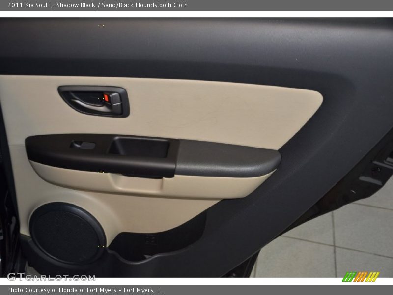 Shadow Black / Sand/Black Houndstooth Cloth 2011 Kia Soul !