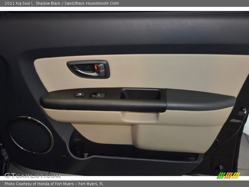 Shadow Black / Sand/Black Houndstooth Cloth 2011 Kia Soul !