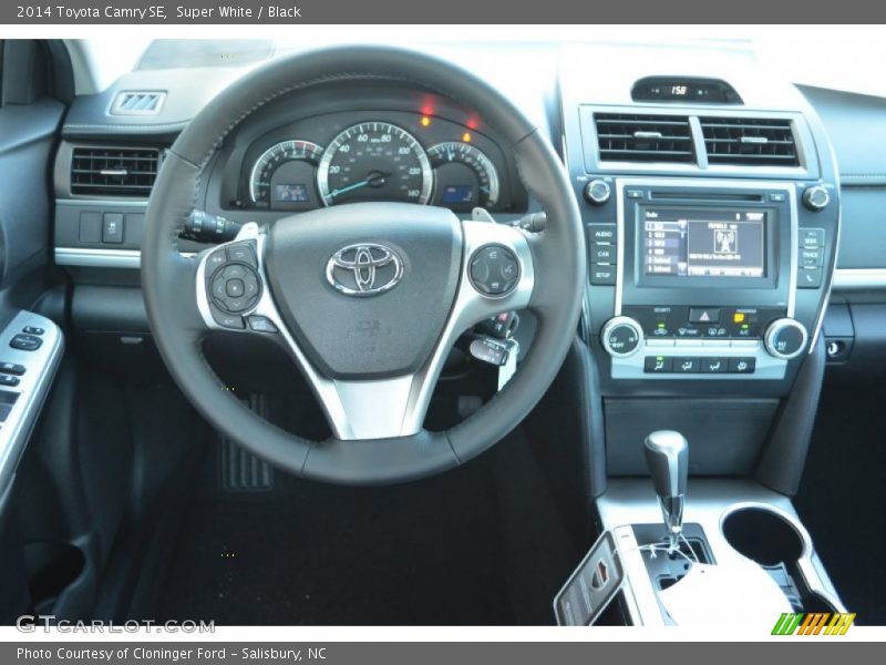 Super White / Black 2014 Toyota Camry SE