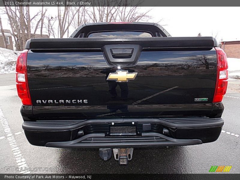 Black / Ebony 2011 Chevrolet Avalanche LS 4x4