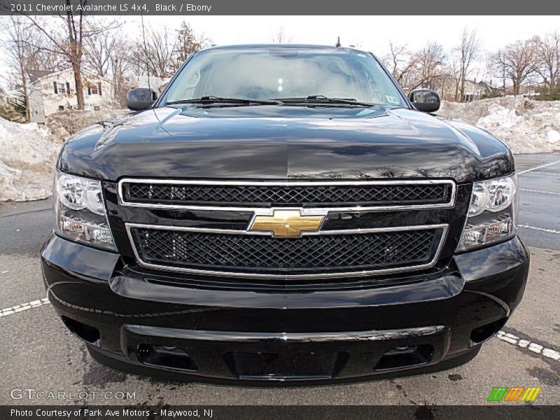 Black / Ebony 2011 Chevrolet Avalanche LS 4x4