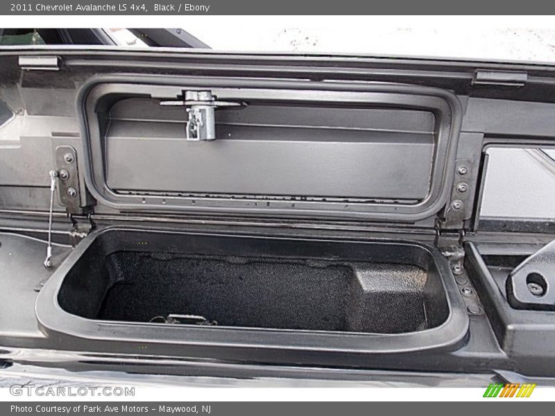Black / Ebony 2011 Chevrolet Avalanche LS 4x4