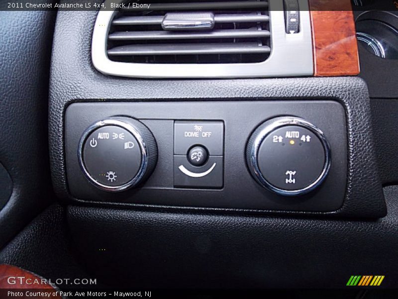 Black / Ebony 2011 Chevrolet Avalanche LS 4x4