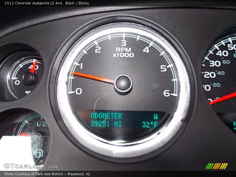 Black / Ebony 2011 Chevrolet Avalanche LS 4x4