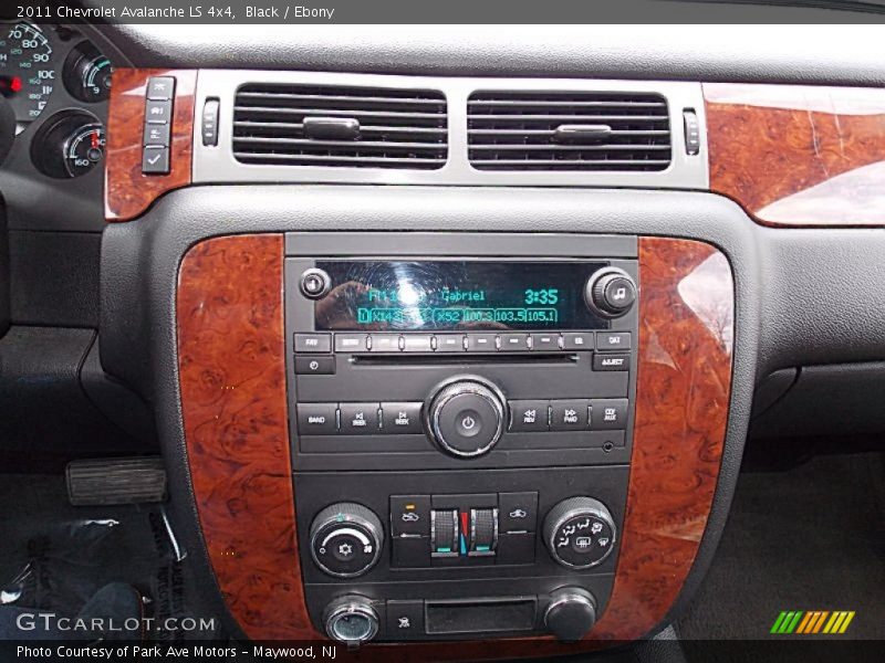 Black / Ebony 2011 Chevrolet Avalanche LS 4x4