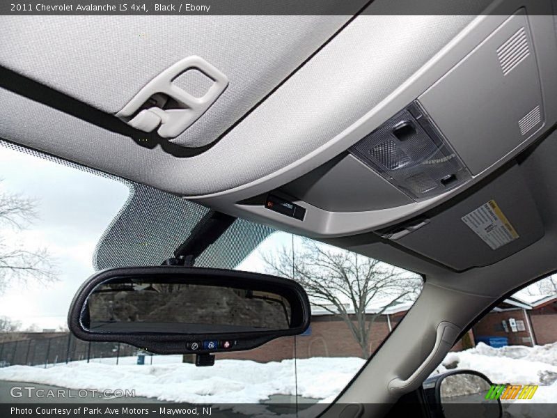 Black / Ebony 2011 Chevrolet Avalanche LS 4x4