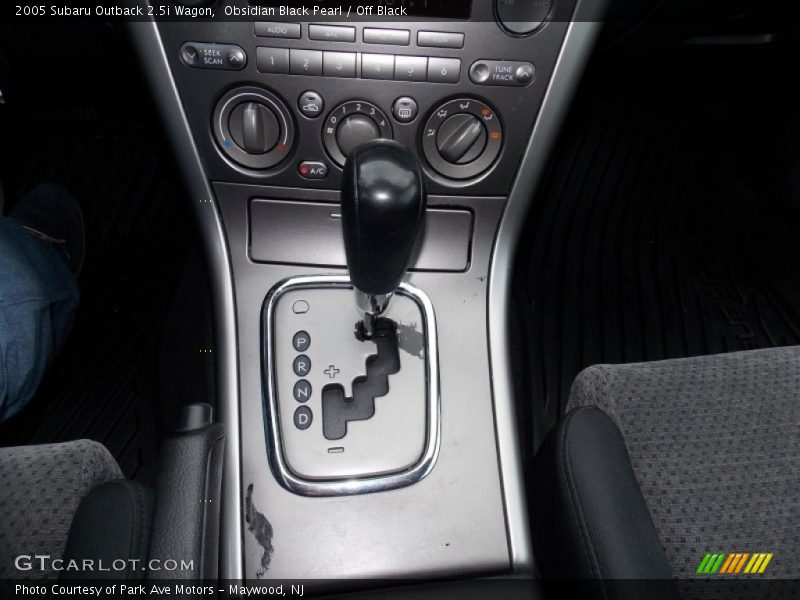 Obsidian Black Pearl / Off Black 2005 Subaru Outback 2.5i Wagon