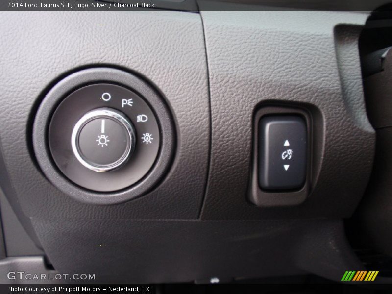 Ingot Silver / Charcoal Black 2014 Ford Taurus SEL