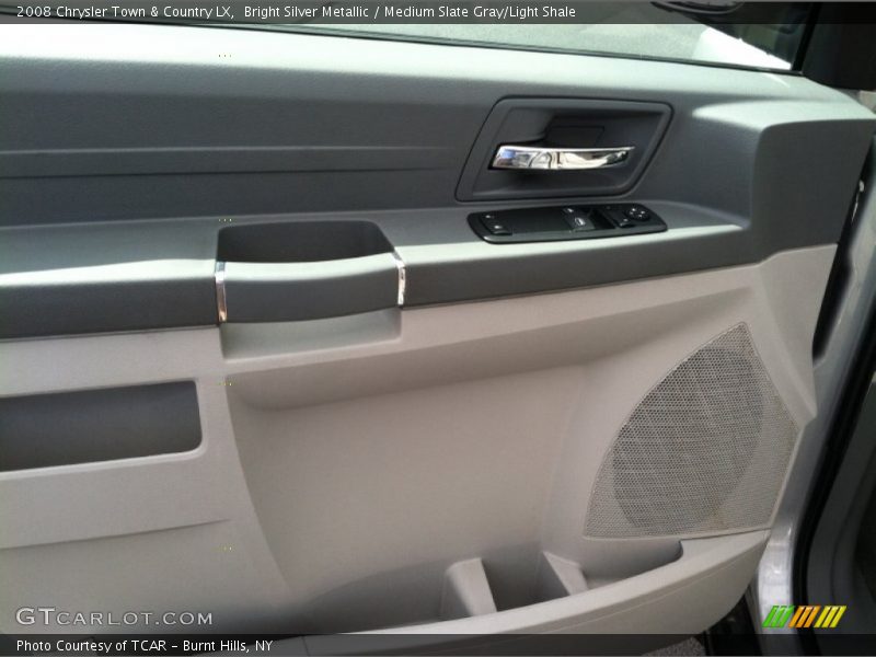 Bright Silver Metallic / Medium Slate Gray/Light Shale 2008 Chrysler Town & Country LX