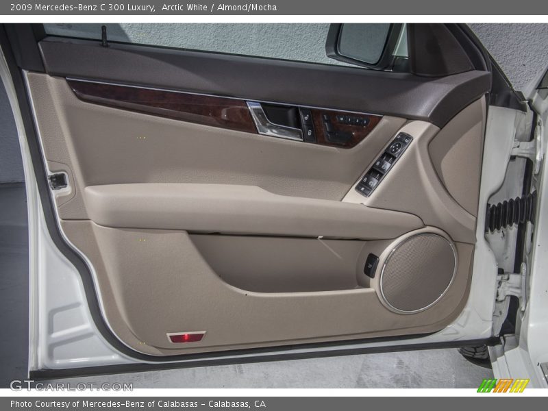 Arctic White / Almond/Mocha 2009 Mercedes-Benz C 300 Luxury