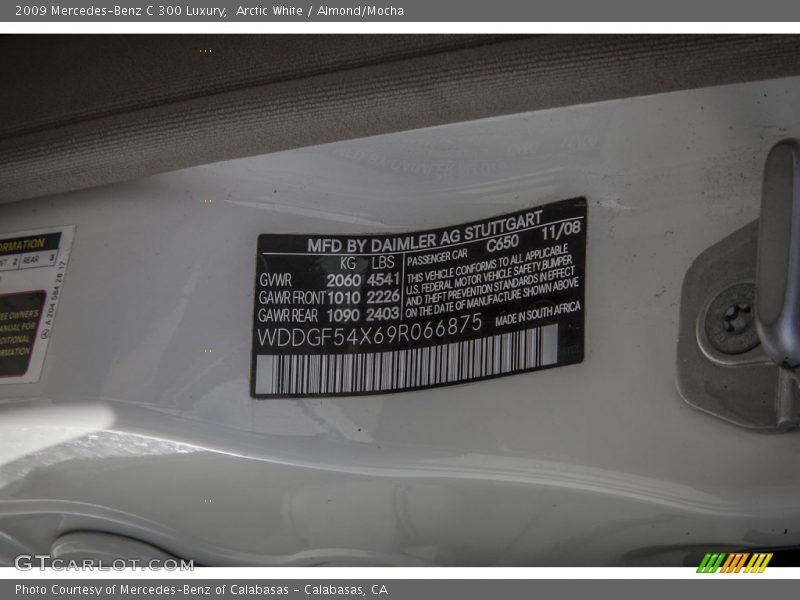 Arctic White / Almond/Mocha 2009 Mercedes-Benz C 300 Luxury