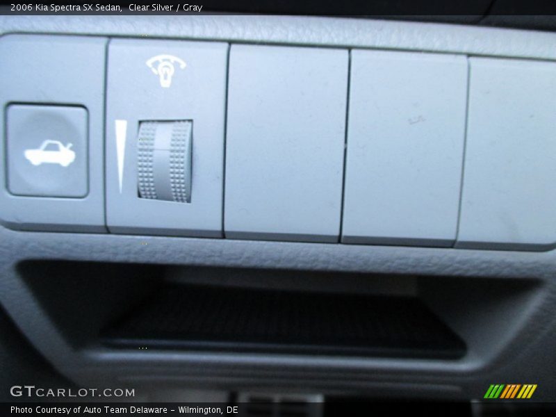 Clear Silver / Gray 2006 Kia Spectra SX Sedan