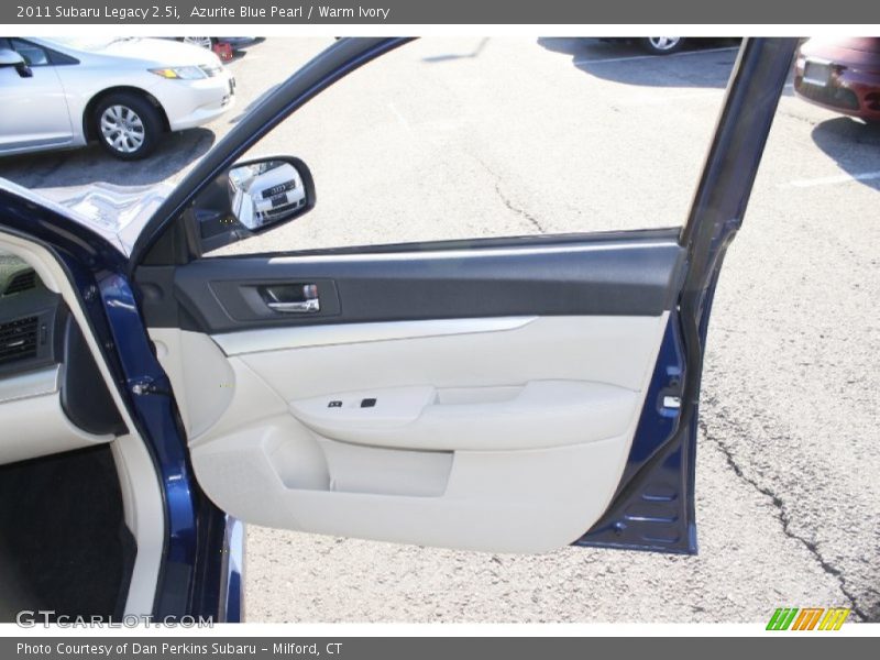 Azurite Blue Pearl / Warm Ivory 2011 Subaru Legacy 2.5i