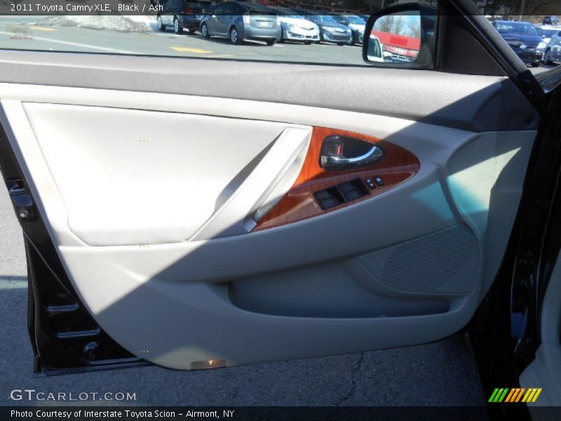 Black / Ash 2011 Toyota Camry XLE