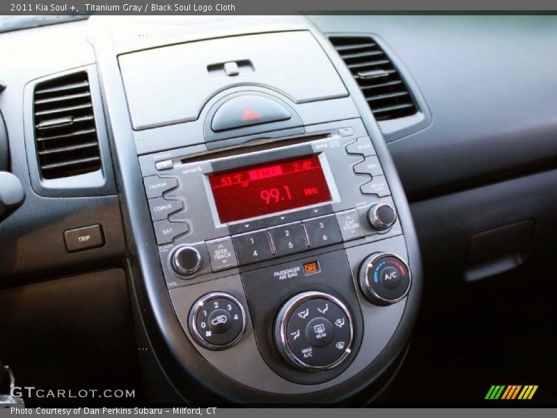 Titanium Gray / Black Soul Logo Cloth 2011 Kia Soul +