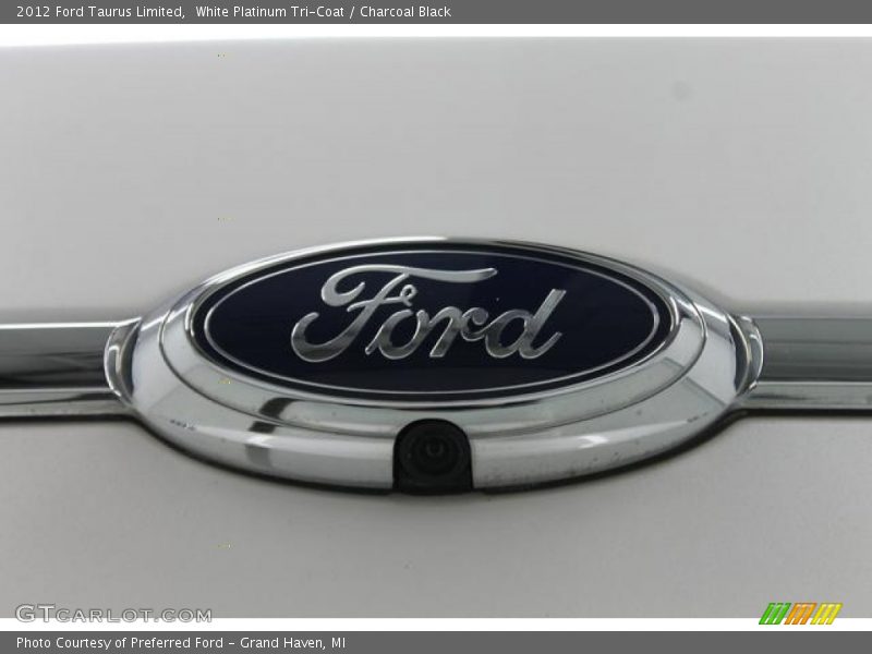 White Platinum Tri-Coat / Charcoal Black 2012 Ford Taurus Limited