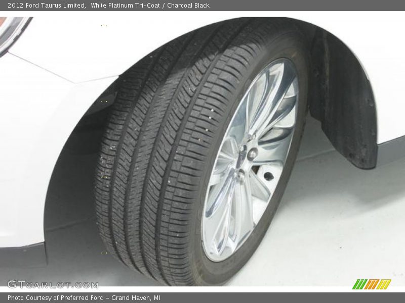 White Platinum Tri-Coat / Charcoal Black 2012 Ford Taurus Limited