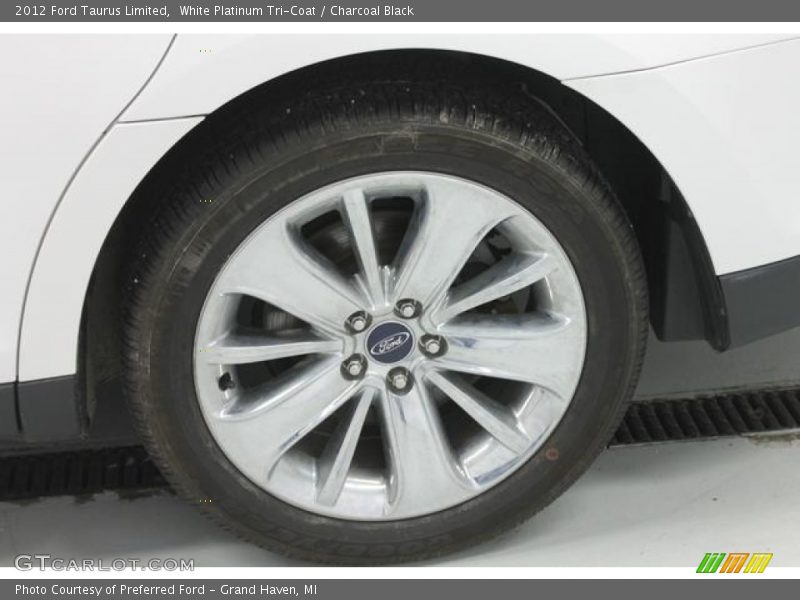 White Platinum Tri-Coat / Charcoal Black 2012 Ford Taurus Limited