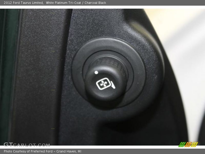 White Platinum Tri-Coat / Charcoal Black 2012 Ford Taurus Limited